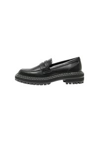 Mocasín de cuero negro con suela plana y resistente. Cuenta con una correa a través del empeine y costuras en blanco en los laterales.