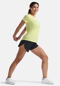 2XU T-Shirt sport - limelight white reflective