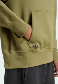 adidas Originals NEU - Sudadera - focus olive