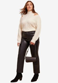 Friends Like These COLD SHOULDER HIGH NECK  - Džemper - cream