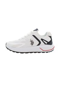 Scarpa sportiva bianca con tomaia in rete, dettagli blu marina e suola in gomma nera. Presenta un logo decorativo sul lato e dettagli rossi.