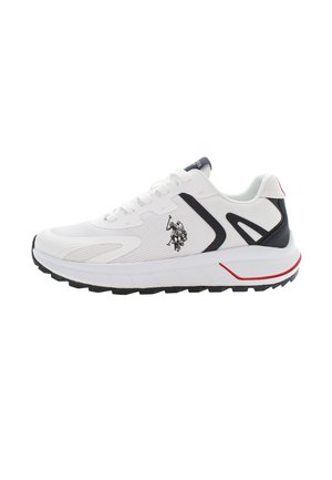 Witte sportieve schoen met een bovenwerk van mesh, marineblauwe accenten en een zwarte rubberen buitenzool. Beschikt over een decoratief logo aan de zijkant en rode details.