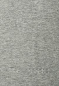 Unselected, light grey melange