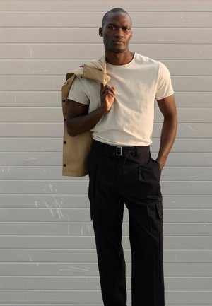 Navadna majica - chalk grey