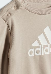 adidas Performance BADGE OF SPORT - Tuta - beige white