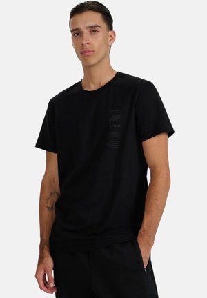 - T-shirt z nadrukiem