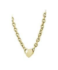 Collar de cadena de oro que presenta grandes eslabones redondeados y un centro en forma de corazón con textura en forma de candado. Acabado suave con acentos brillantes.
