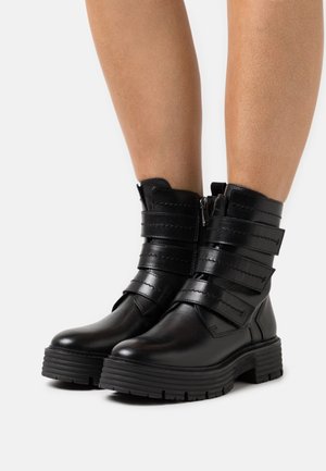 Platform ankle boots - black antic