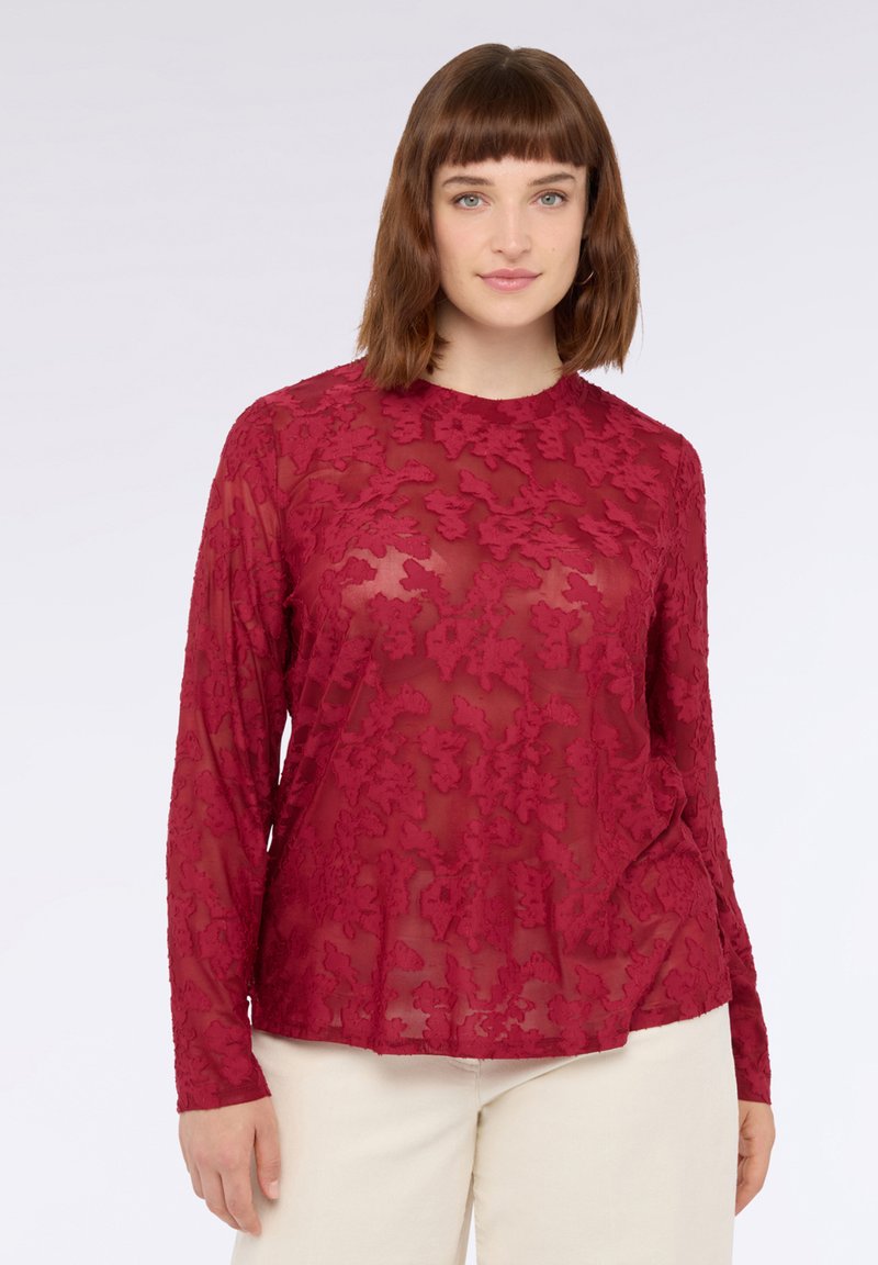 Langarm-Shirt aus durchsichtiger, strukturierter Stoff mit einem kunstvollen floralen Muster in tiefrot. Abgerundeter Halsausschnitt, lockere Passform und leicht abgerundeter Saum.