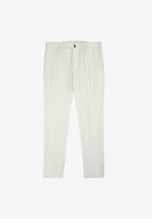 Pantalones beige claros hechos de una tela suave. Corte ajustado con frente plano, cremallera y dos bolsillos laterales. Textura suave y detalles mínimos.
