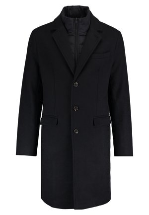Manteau noir avec un col cranté, fermeture à boutons, deux poches avant et une doublure intérieure matelassée. Le design est ajusté avec une silhouette droite.