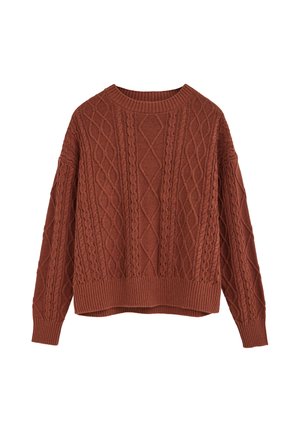 Jersey de punto color óxido con patrones de trenzas y cuello redondo, puños y dobladillo acanalados, mostrado plano sobre un fondo blanco.