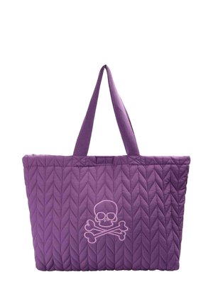 Bolso tote acolchado morado con asas dobles y diseño bordado de calavera y tibias cruzadas en el centro delantero.