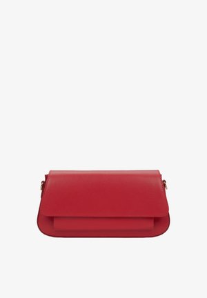 Rode leren handtas met een klep-sluiting, gladde textuur, rechthoekige vorm en minimalistisch ontwerp. Heeft een klein voorvak.