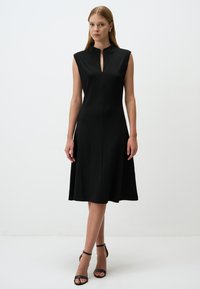 Unausgewählt, black