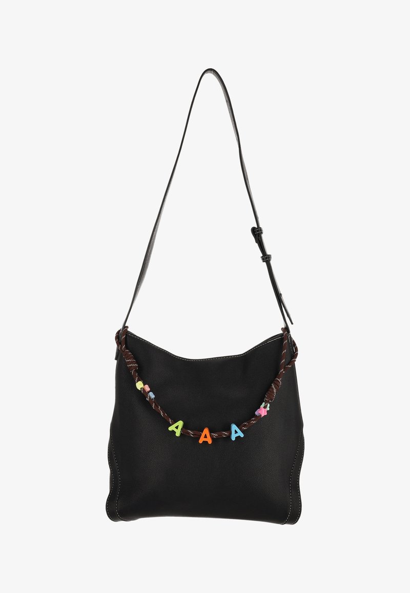 Czarna skórzana torebka na ramię o miękkim, luźnym kształcie. Posiada pleciony pasek ozdobiony kolorowymi plastikowymi literami. Detale w postaci białych przeszyć.