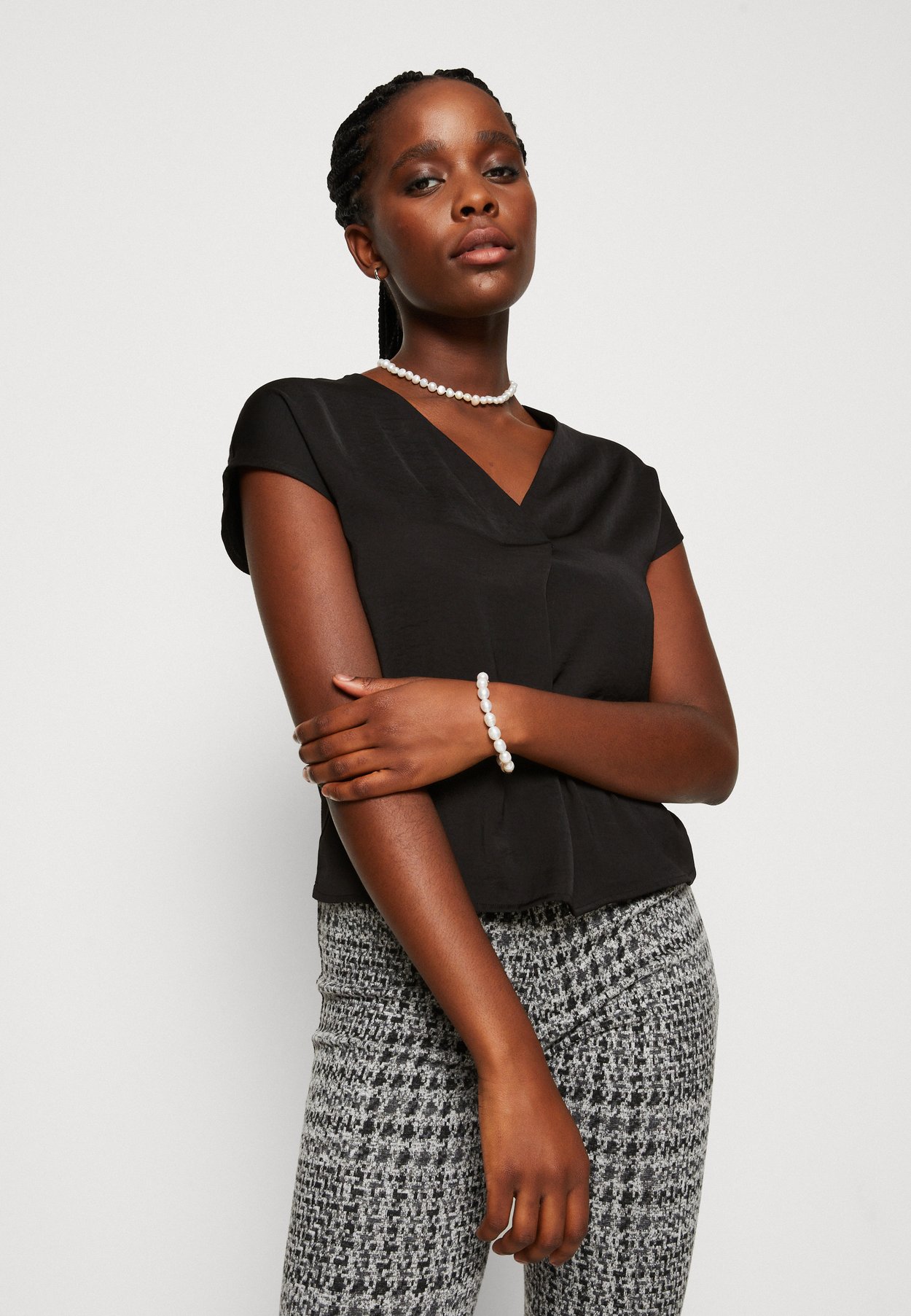 ONLAVA S/S V-NECK