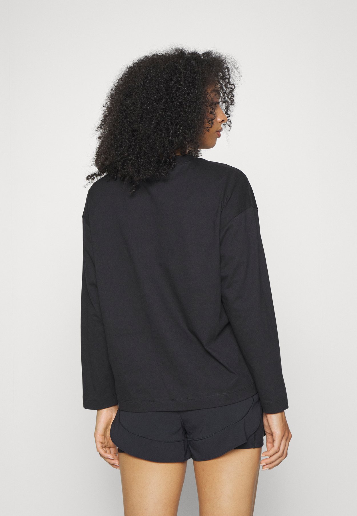 LONG SLEEVE OVERSIZED FIT