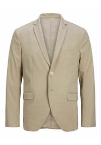 Beige kavaj i en texturerad tyg, med enstaka knappstängning, slagkrage och två framfickor samt en bröstficka.