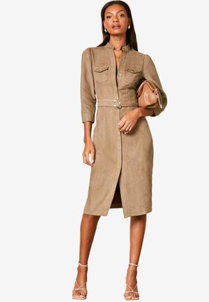 Lipsy 3/4 SLEEVE BELTED  PETITE REGULAR FIT - Särkkleit - camel suedette