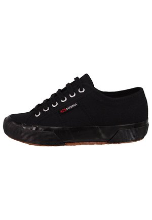 Trainers - full black