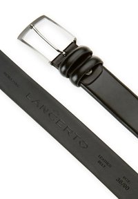 Czarny skórzany pasek z prostokątną klamrą w kolorze srebrnym, bez niklu. Tekstura gładka z wytłoczonymi detalami marki oraz informacjami o rozmiarze.