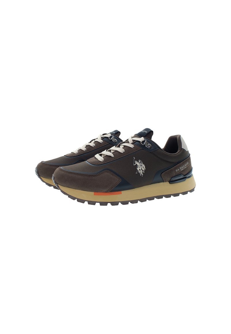 Para brązowych i czarnych sneakersów U.S. Polo Assn. z beżowymi podeszwami i sznurówkami, z logo po boku i teksturowanym bieżnikiem na podeszwach.