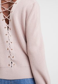 Forever New Sweter