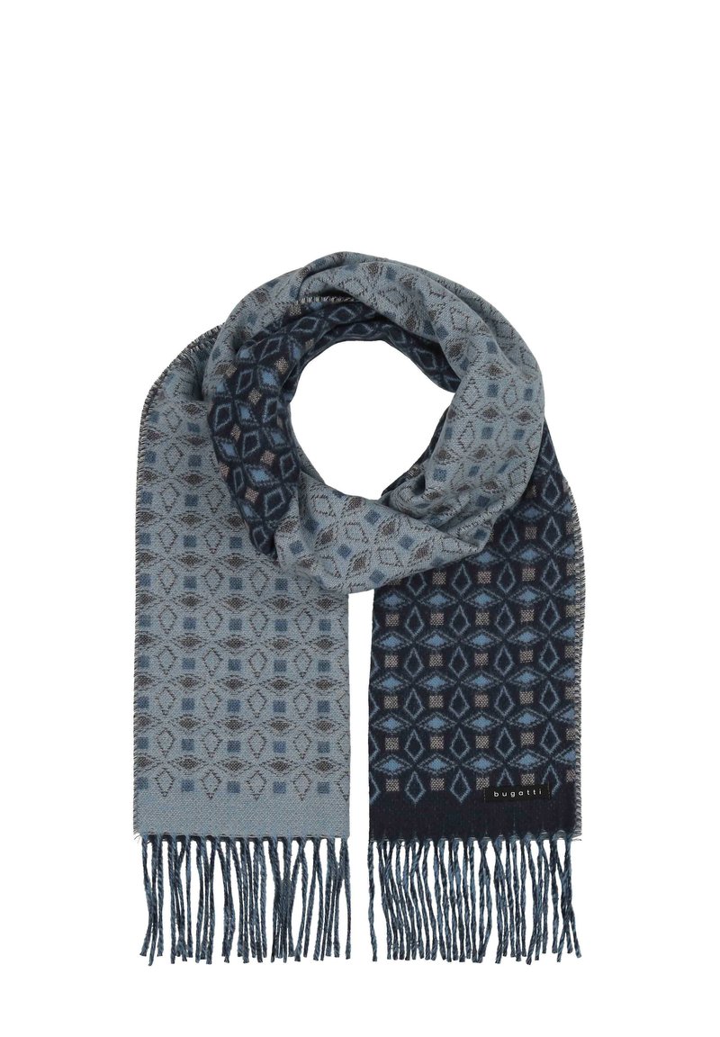 Écharpe tissée avec un motif géométrique dans des nuances de bleu, avec des bords frangés et une étiquette. Tissu texturé et doux.