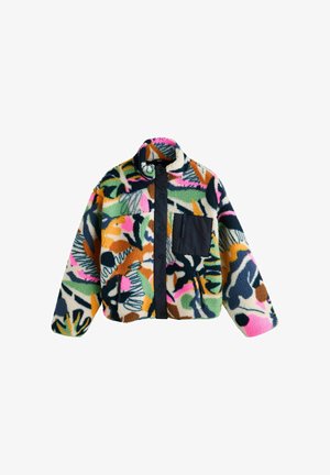 Fleecejakke med et flerfarvet abstrakt mønster, høj krave, knaplukning foran og en sort brystlomme. Blød tekstur med løs pasform.