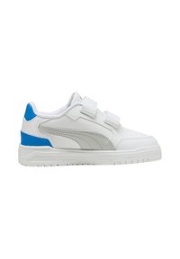 Zapatillas deportivas blancas con detalles en azul, fabricadas en cuero sintético, con dos tiras de Velcro, punta redondeada y suela de goma texturizada.
