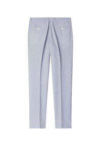 Pantaloni a righe blu chiaro e bianchi con vestibilità sartoriale, dotati di due tasche posteriori e una texture liscia.