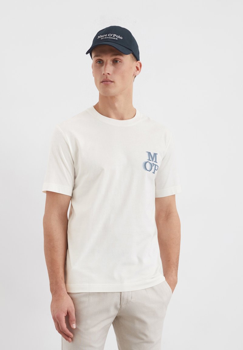 Marc O'Polo - SHORT SLEEVE CREW NECK ARTWORK ON CHEST - Print T-shirt - egg white, Enlarge