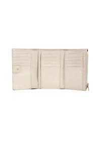 Portafoglio in tessuto beige con più scomparti per carte, un compartimento con zip e una chiusura a scatto. Superficie testurizzata con un design semplice.