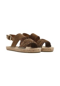 Sandali in suede marrone con cinturino intrecciato, fibbia alla caviglia regolabile e suola in juta per un tocco di texture in più. Il design aperto davanti migliora la traspirabilità.