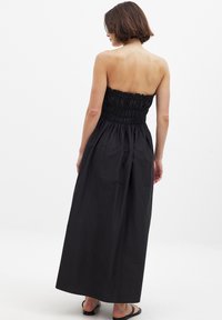 NA-KD Maksikleit - black