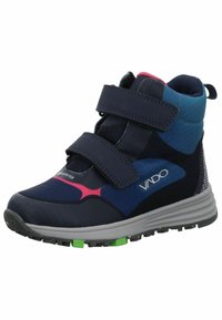 Zapatillas altas en azul y negro con dos correas de Velcro, tela texturizada, detalles en rosa y suela verde con agarres para tracción.