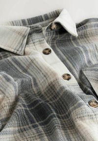 Unselected, black white check