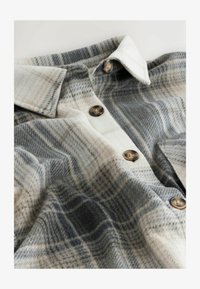 Unselected, black white check