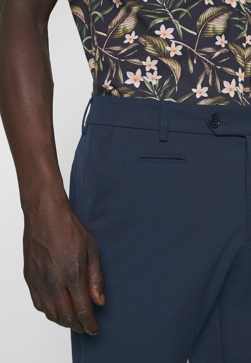 Herren Chino Shorts | Les Deux COMO LIGHT Shorts dark navy/dunkelblau - DT91093 Herren Chino Shorts | Les Deux COMO LIGHT Shorts dark navy/dunkelblau - DT91093