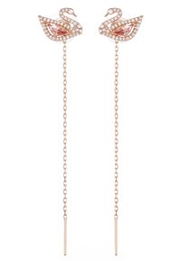 Roségouden zwaan oorbellen met kristalaccenten, een kettinkje ontwerp en verlengde staven voor een delicaat, hangend effect.