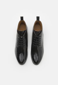 Melvin & Hamilton SELINA 28 - Nööritavad poolsaapad - black/rich tan