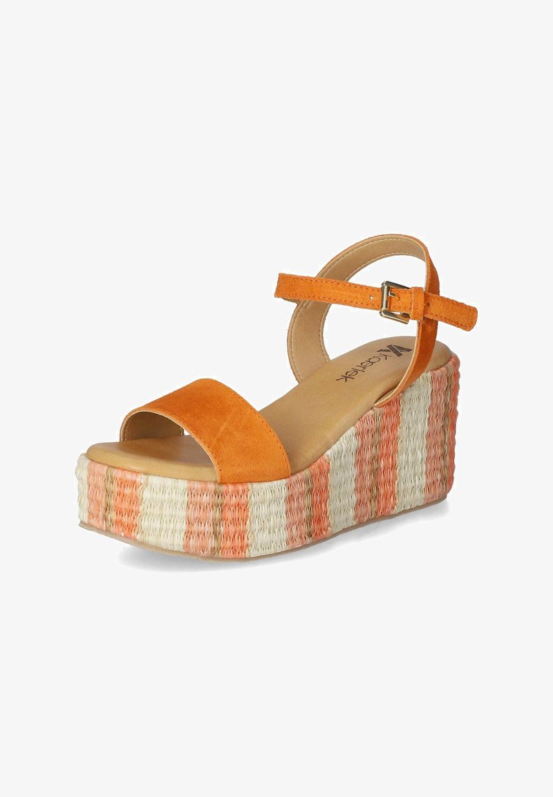 Oranje suede wedge sandaal met een brede band, voorzien van een gestreepte geweven hak in beige en koraalkleuren, afgewerkt met een verstelbare enkelriem.
