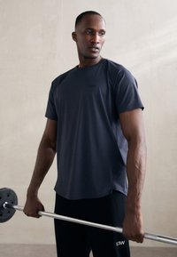 ICANIWILL STRIDE RAGLAN - T-skjorte til trening - navy
