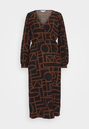 Schwarzes Kleid mit auffälligem orangefarbenen, abstrakten Muster, langen Ärmeln und einem Bindegürtel in der Taille. Hergestellt aus weichem Stoff mit fließendem Schnitt.