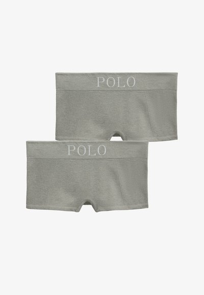 Šedé boxerky s texturovanou tkaninou, elastickým pasem s logem "POLO". Představeny dva páry, každý s podobným designem a střihem.
