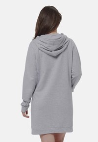 Abito felpa grigio con cappuccio, maniche lunghe, tessuto morbido e vestibilità rilassata, caratterizzato da un ampio cappuccio e polsini a costine all'orlo.