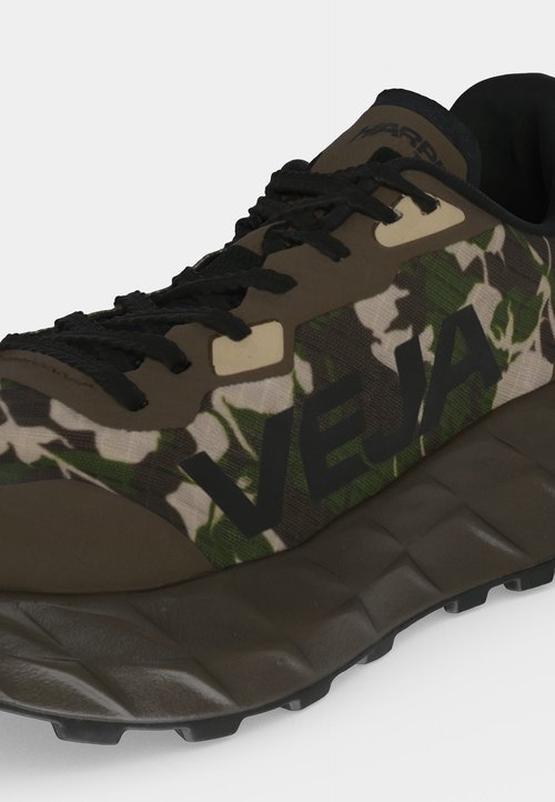 Veja HARPIE TRAIL - Trainers - floral/camo — photo 7