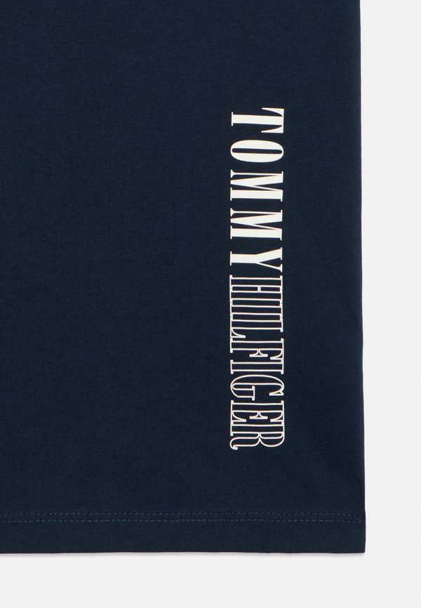 GRAPHIC - Print T-shirt2