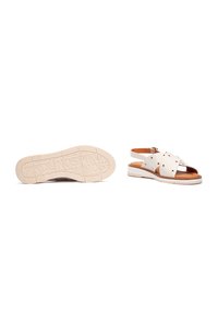 Pikolinos Sandales - white